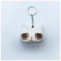Llavero de cabeza de gato de peluche suave con ojos 3D y anilla de metal plateada - Blanco Aturdido