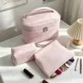 Grand ensemble de trousses de maquillage de voyage en seersucker à rayures roses et blanches - Rose