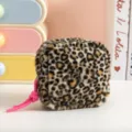 Bolsa de almacenamiento portátil de felpa con estampado de leopardo para cosméticos - Negro