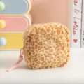 Bolsa cuadrada de felpa con estampado de leopardo para artículos de higiene femenina - Amarillo