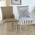 Elegante funda de silla acolchada plateada con encaje y bordado para el comedor. - 1 Funda de Silla / Gris