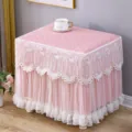 Copertura per comodino rosa con ricamo in pizzo bianco e dettaglio in tulle delicato. - 50*40*A 45 cm / Farfalla Rosa