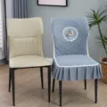 Housse de chaise de salle à manger luxueuse matelassée brodée cerf avec jupe en dentelle nordique - Cerf porte-bonheur gris