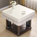 Wasserdichte PU Tischabdeckung mit zarter Spitzenkante für Elektroofen und Mahjongtisch - 60x60 cm mit 24 cm hängender Kante / Wasserdichte und ölabweisende beige Spitze
