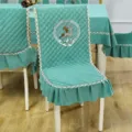 Gesteppter Samt Stuhlbezug Set mit schöner Borte und besticktem Hirschmotiv für Esszimmer. - Einteiliges Stuhlkissen (Pro Stuhl bestellen) / Glückshirsch - Grün
