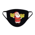 Nahaufnahme einer waschbaren schwarzen Baumwollmaske mit niedlichem Weihnachtsmann-Aufdruck - Einheitsgröße / Weihnachtsmann mit zwei Geschenken (03) / Schwarz