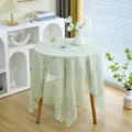 Détail de style de vie de la nappe en dentelle française vert clair avec broderie. - 145*50CM / Queue de phénix vert