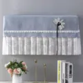 Vista dettagliata del copri condizionatore blu con pizzo bianco e fiore decorativo. - 1-1,5 CV (86 cm di lunghezza, senza rimozione) / Profumo floreale e ombra di farfalla grigio