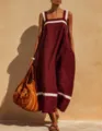 Dettaglio di un abito lungo bordeaux in cotone e lino con scollo quadrato a righe. - Taglia S / Borgogna