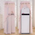 Elegante copertura per condizionatore verticale in rete rosa con pizzo floreale delicato - Altezza 170*50*30 cm / Rosa