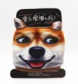 Primer plano de una mascarilla de algodón con estampado 3D de Shiba Inu en tarjeta - Talla única / Shiba Inu Feliz