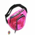Glanzende neon roze heuptas voor dames met gebroken glaspatroon en dubbele ritsvakken - Rozerood
