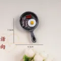 Simulierter Lebensmittel Pfanne Kühlschrankmagnet mit Spiegelei und Speck Details - Speck-Pfanne Kühlschrankmagnet