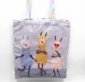 Große lila Pailletten-Tragetasche mit Happy Alpaca-Cartoons und Hologramm-Gurten. - Drei Glückliche Alpakas / Lila