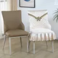 Elegante funda de silla acolchada crema con volantes de encaje y bordados florales. - 1 Funda de Silla / Beige