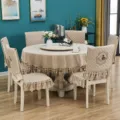 Elegantes Set aus runder Tischdecke mit Schwanenstickerei und Quasten-Stuhlbezügen. - 4er-Pack Stuhlbezüge / Samt Beige