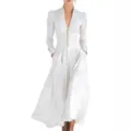 Elegante abito lungo bianco con scollo a V, maniche a sbuffo e una vita molto aderente - 3XL / Bianco