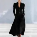 Vista dettagliata di un elegante abito lungo nero con scollo a V e maniche a sbuffo - 3XL / Nero