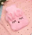 Housse de bouillotte en peluche rose lapin avec d'adorables yeux brodés fermés - Rose
