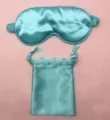 Set di mascherina per dormire in raso turchese con custodia con coulisse coordinata - Verde chiaro