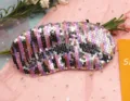 Dettaglio del motivo a paillettes di sirena reversibili sulla maschera da notte - Pink Purple Silver Black