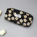 Vintage-Federmäppchen aus Cord mit Blumenmuster, Alpaka-Tag und dekorativen Tulpen - Schwarz Blumig