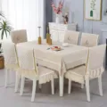 Elegantes, gestepptes, beiges Tischdecken- und Stuhlhussen-Set mit Segelschiff-Stickerei. - 150*200cm / Glatte Fahrt - Beige