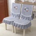 Housse de chaise matelassée grise avec broderie de chiot et volants en dentelle blanche - Ensemble de style chinois 1 coussin et 1 dossier / Petit chiot - Gris