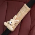 Protector de hombro para cinturón de seguridad de coche de conejo de peluche suave y lindo - Conejo Amarillo