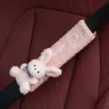 Funda de felpa rosa para cinturón de seguridad de coche con conejo 3D y bordado - Conejo Rosa