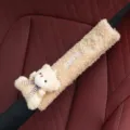 Funda de felpa suave para cinturón de seguridad con adorno de oso de peluche en caqui - Amarillo Oso