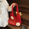 Bolso tote de malla de ganchillo rojo con flores blancas para la playa - Burdeos