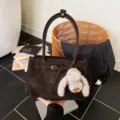 Elegante bolso tote vintage de ante con detalle de cinturón y colgante de conejo - Con Colgante / Café