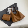 Bolso hobo retro de piel sintética marrón con un pequeño estuche interior a juego para mujer - Marrón