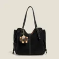 Bolso tote negro grande con costuras en contraste y colgante de monstruo de peluche - Sin colgante / Negro