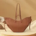 Bolso tote tipo cubo marrón de gran capacidad con elegantes detalles de cuero plisado - L / Marrón