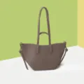 Bolso tote de ala en cuero granulado marrón con correas largas para el uso diario - Café