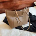 Bolso tote marrón minimalista de gran capacidad ideal para el uso diario de oficina - Caqui