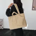 Grote beige gewatteerde draagtas met vierkante stiksels en bijpassende kleine tas - Khaki