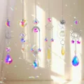 Dettaglio di acchiappasole in cristallo cangiante con ciondoli a luna e sole per giardino. - Scacciapensieri da 6 pezzi --- B02 argento