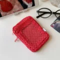 Detailansicht der roten Punkt-Tasche mit transparentem Kartenfenster für Fotos - 12*9*2cm / Rot Gepunktet