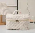 Large capacity quilted floral makeup bag with handheld design in white vintage flower pattern - 25*16*16cm / White Floral