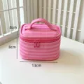 Pink gestreifte tragbare Kosmetiktasche mit Griff, Abmessungen 13 cm x 8 cm x 8 cm - S / Rosa Gestreift