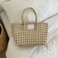 Handgewebte minimalistische beige Korbtasche, ideal für den Sommerstrandurlaub und Alltag - Gefüttert / Milchtee-Farbe