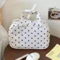 Große weiße dreilagige Kosmetiktasche im koreanischen Stil mit braunen Punkten drauf - Beige Kaffee