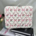 Housse d'ordinateur matelassée avec motif ruban rose et fleurs de roses - 11" / Rose Rose