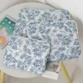 Trois housses matelassées à motifs floraux bleus pour tablettes et ordinateurs de tailles - 11" / Fleur Bleu Marine