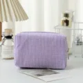 Lila gestreifte Seersucker Kosmetiktasche auf einem Schminktisch - 16*9*9cm / Lila Gestreift