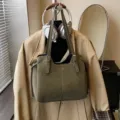 Bolso tote grande de cuero suave verde oliva para mujer para desplazarse en otoño e invierno - Bolsa Individual / Verde