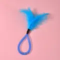 Giocattolo interattivo per gatti con piume blu e manico flessibile in rete ad anello - Lunghezza totale circa 24 cm / Blu